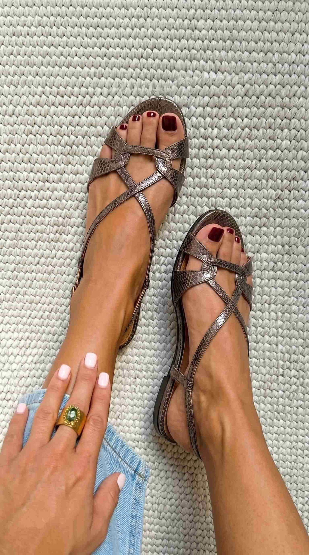 Sandalias slingback efecto serpiente, tacón bajo, bronce, puntera abierta