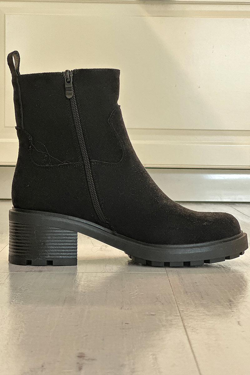 Botines negras con tacón dentado y estrella de strass