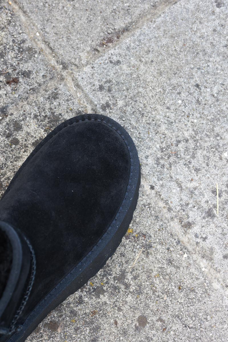 Botas negras bajas de cuero afelpado forradas con plataforma