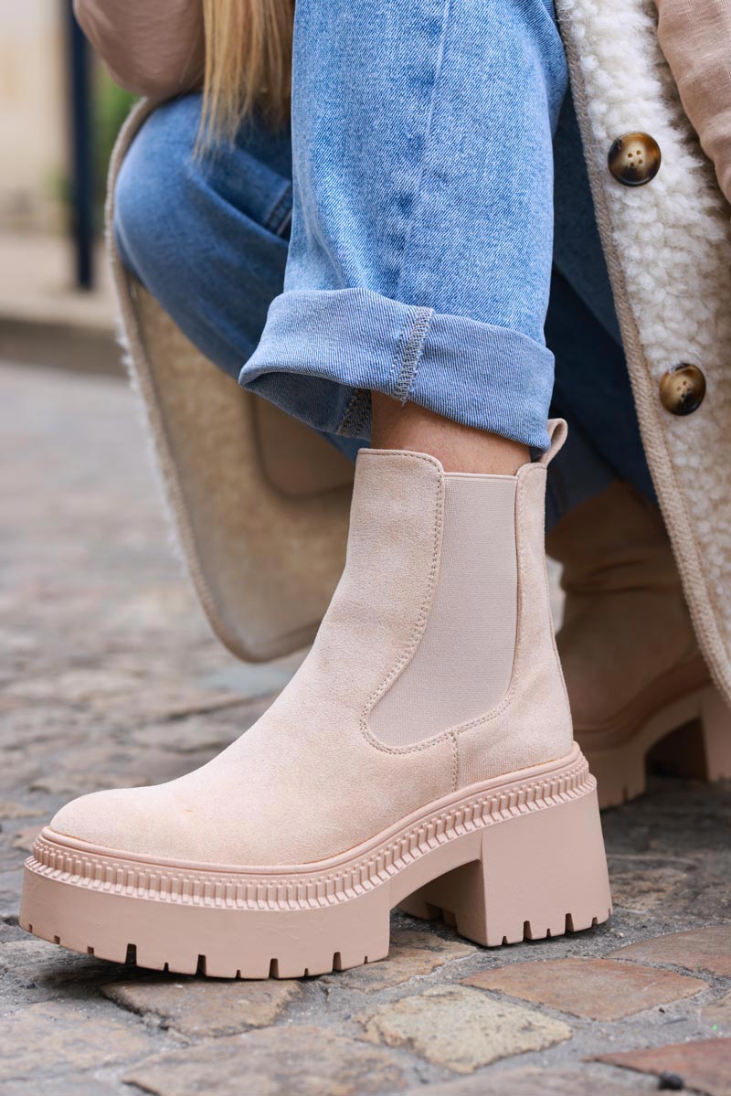 Botines chelsea en ante beige con tacón dentado