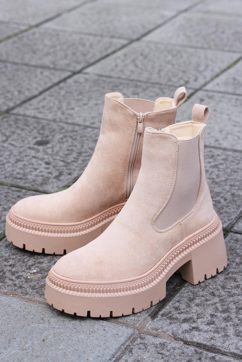 Botines chelsea en ante beige con tacón dentado