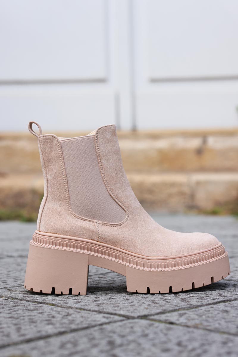 Botines chelsea en ante beige con tacón dentado