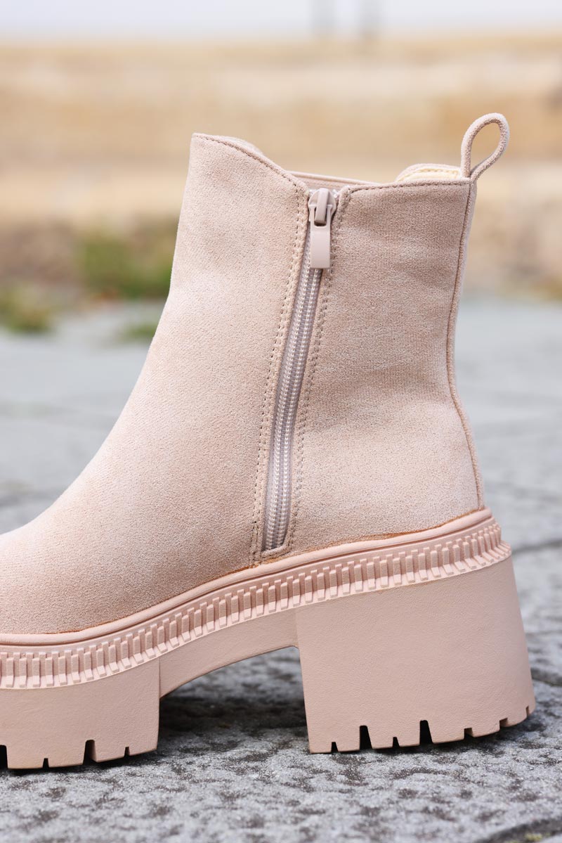 Botines chelsea en ante beige con tacón dentado