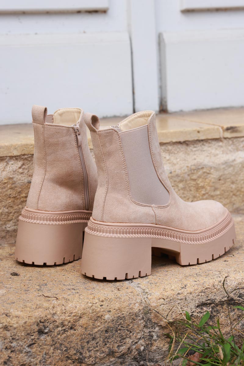 Botines chelsea en ante beige con tacón dentado