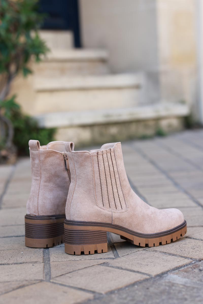Botines chelsea en ante beige con tacón