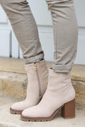 Botines de tacón en ante beige