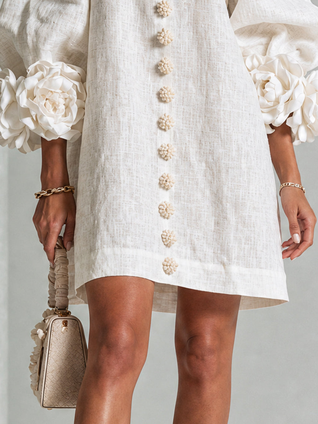 Vestido Amara Mini Elegante con Botones Florales