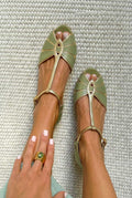 Tacones de bloque con recortes y puntera tipo peep toe, correa en T